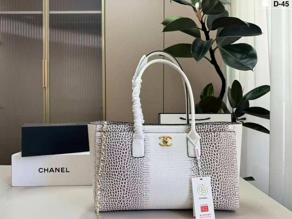 Chanel

330 dhs🇦🇪🇦🇪

Zain132
♥️♥️♥️