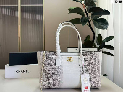Chanel

330 dhs🇦🇪🇦🇪

Zain132
♥️♥️♥️