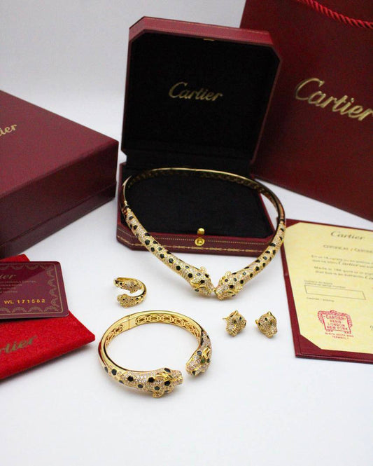 CARTIER MASTER✨💫
SET 
NECKLACE BANGLE EARRING RING 
370 DHS💓✨💫

Zain89
♥️♥️♥️