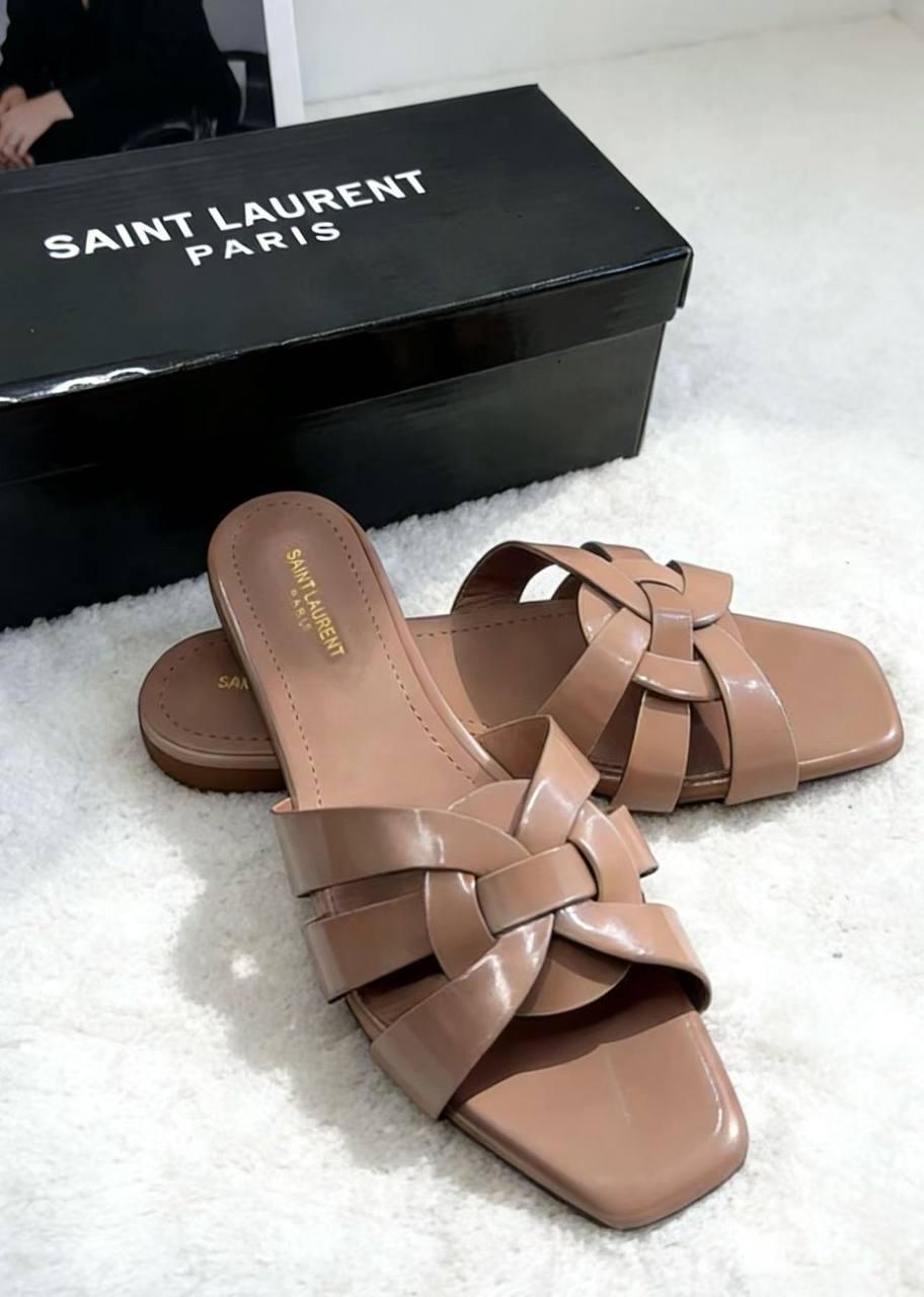 YSL
Slippers Ladies 
36-41 Sizes
60 dhs🇦🇪

Zain232
♥️♥️♥️