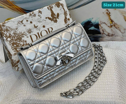 Dior

Good quality 

with box 
115 dhs🇦🇪🇦🇪

Zain186
♥️♥️♥️