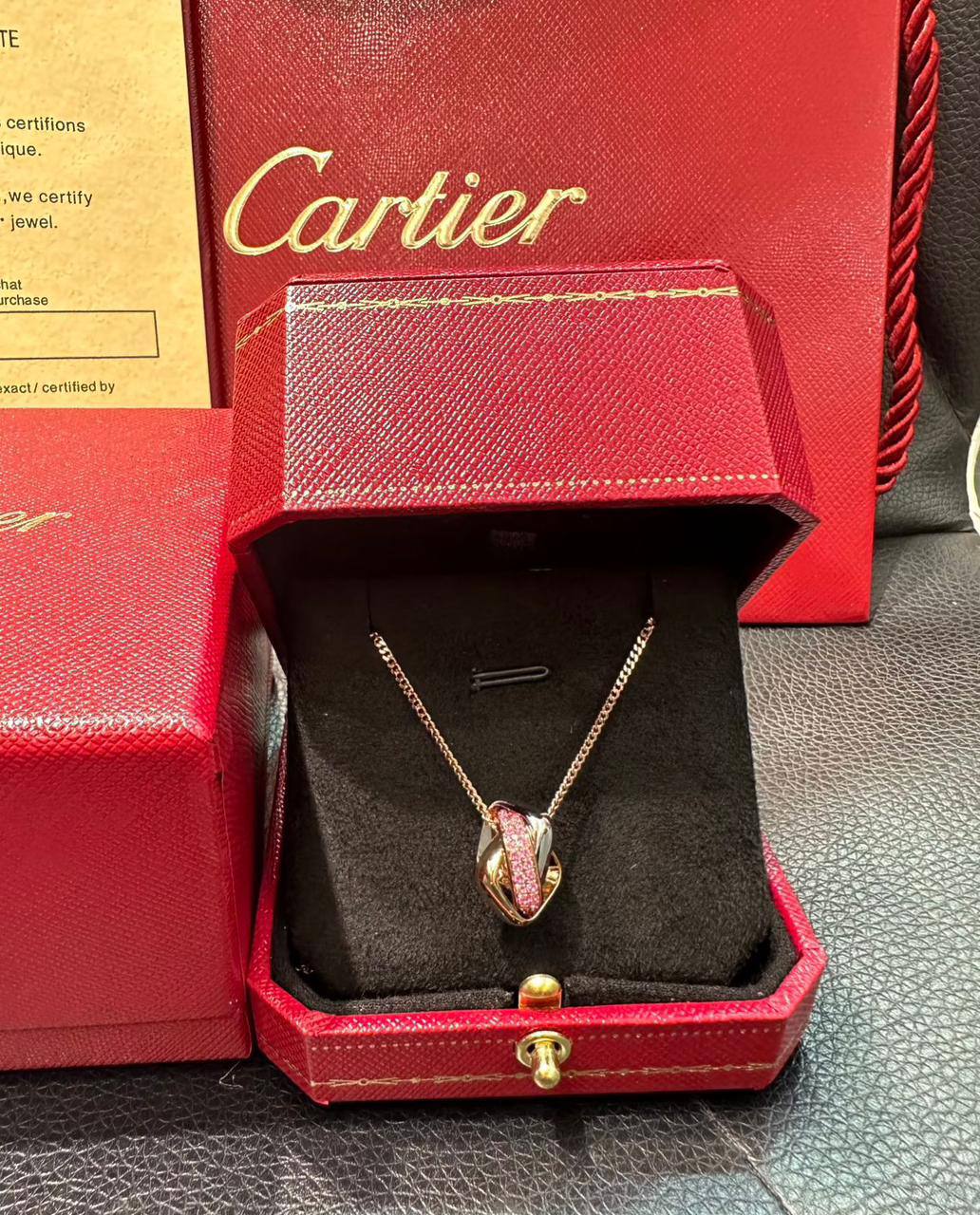 Cartier ❤️‍🔥*
Necklace 🦋
Master quality 💯
With normal boxes 📦 
70 dhs🪙💚
With master box 🗃️ 
110 dhs🪙💚

Zain216
♥️♥️♥️