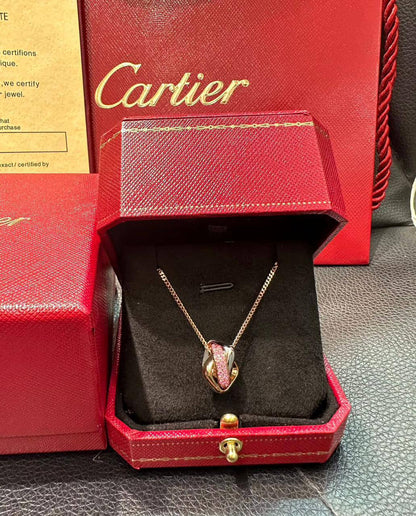 Cartier ❤️‍🔥*
Necklace 🦋
Master quality 💯
With normal boxes 📦 
70 dhs🪙💚
With master box 🗃️ 
110 dhs🪙💚

Zain216
♥️♥️♥️
