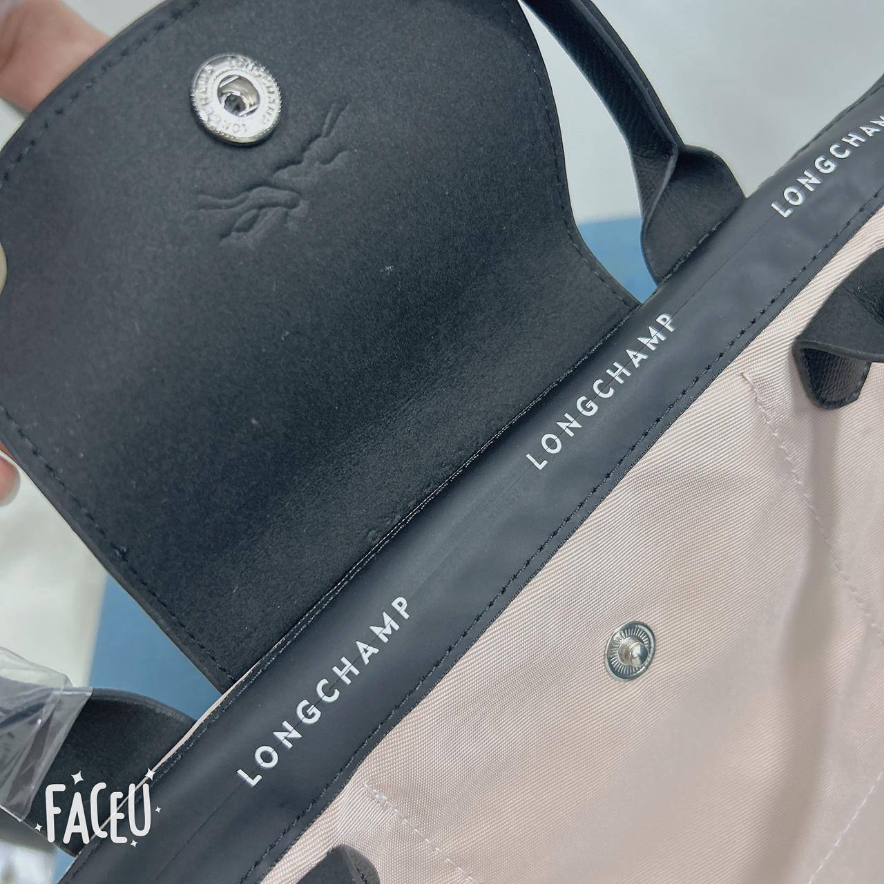 Long Champ
36 cm 
70 dhs🇦🇪🇦🇪

Zain17
♥️♥️♥️
