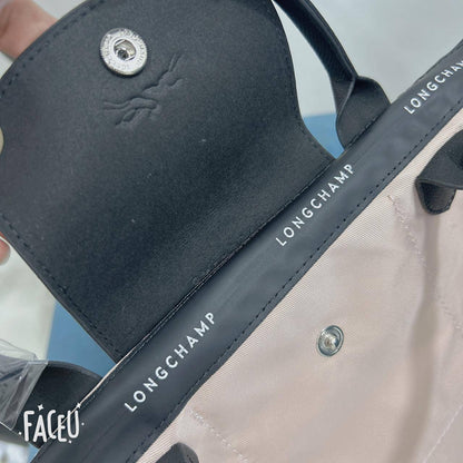 Long Champ
36 cm 
70 dhs🇦🇪🇦🇪

Zain17
♥️♥️♥️