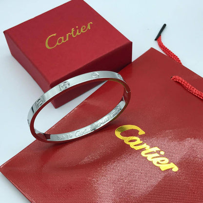 Bangel Cartier 

60 dhs💓

with Box and paper bag
🎁🎁🎁

Zain33
♥️♥️♥️