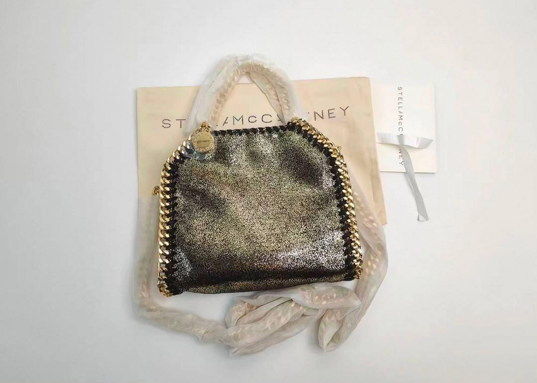 Stella
110 dhs🇦🇪🇦🇪
Size：20cm
good-quality with box

Zain35
♥️♥️♥️