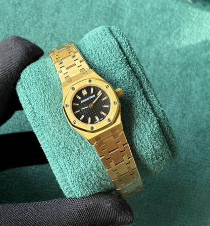 Ap watch for ladies 
good quality 
290 dhs
 (size 23mm )

Zain59
♥️♥️♥️
