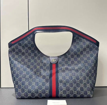 Gucci
105 dhs💓
size：big
Good quality

Zain35
♥️♥️♥️