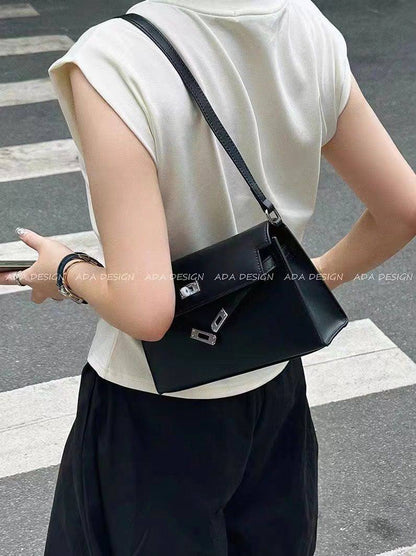 Hermes

good quality
with box🎁🎁🎁

95 dhs✅

Zain295
♥️♥️♥️