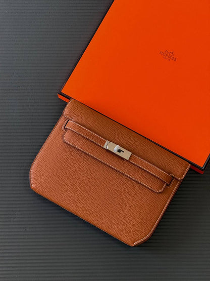 Hermes depeche togo leather 24cm💕master quality

😍with box❤️ 
🎁🎁🎁
340 dhs🪙🌨️

Zain51
♥️♥️♥️