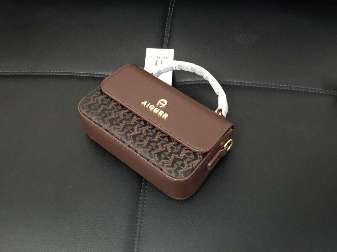 MK
Aigner
90 dhs🇦🇪🇦🇪
size 20cm
with box

Zain26
♥️♥️♥️