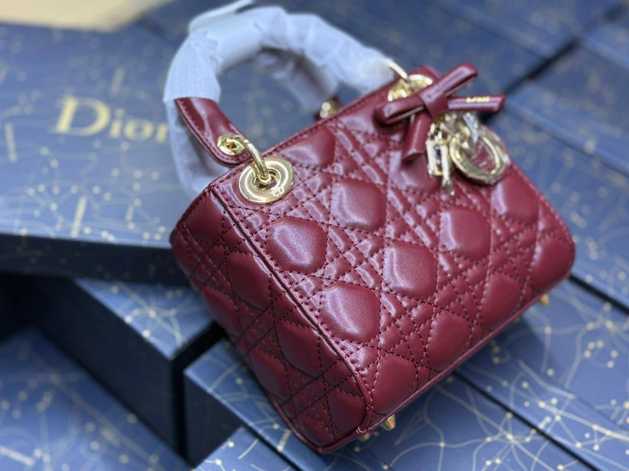 Dior
130 dhs🇦🇪🇦🇪 
with box

Zain175
♥️♥️♥️