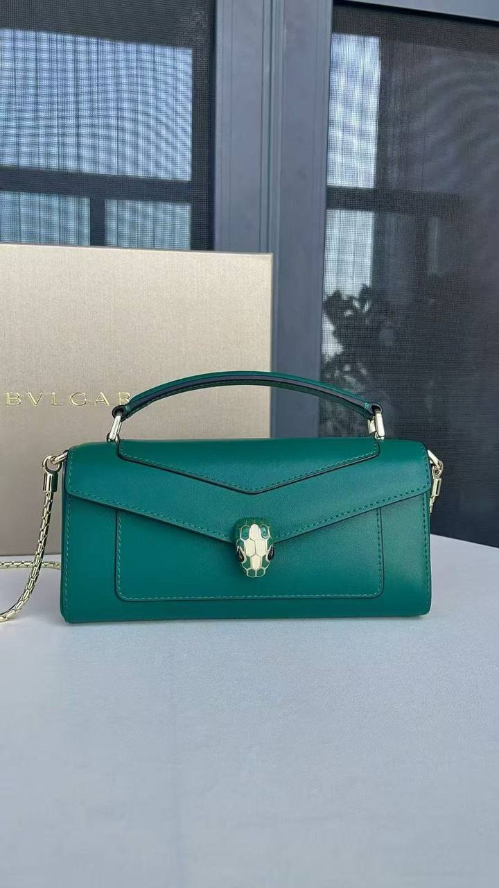 Bvlgari
Master+++
310 dhs💚

Zain153
♥️♥️♥️