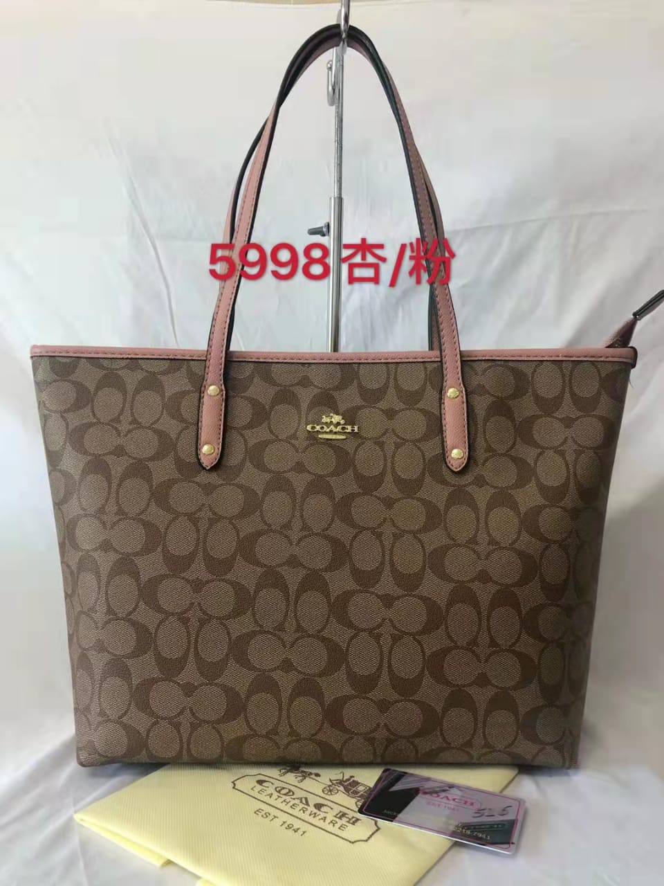 Coach
85 dhs❣️ 
high quality  41cm

Zain26
♥️♥️♥️