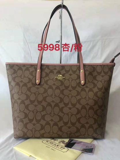 Coach
85 dhs❣️ 
high quality  41cm

Zain26
♥️♥️♥️