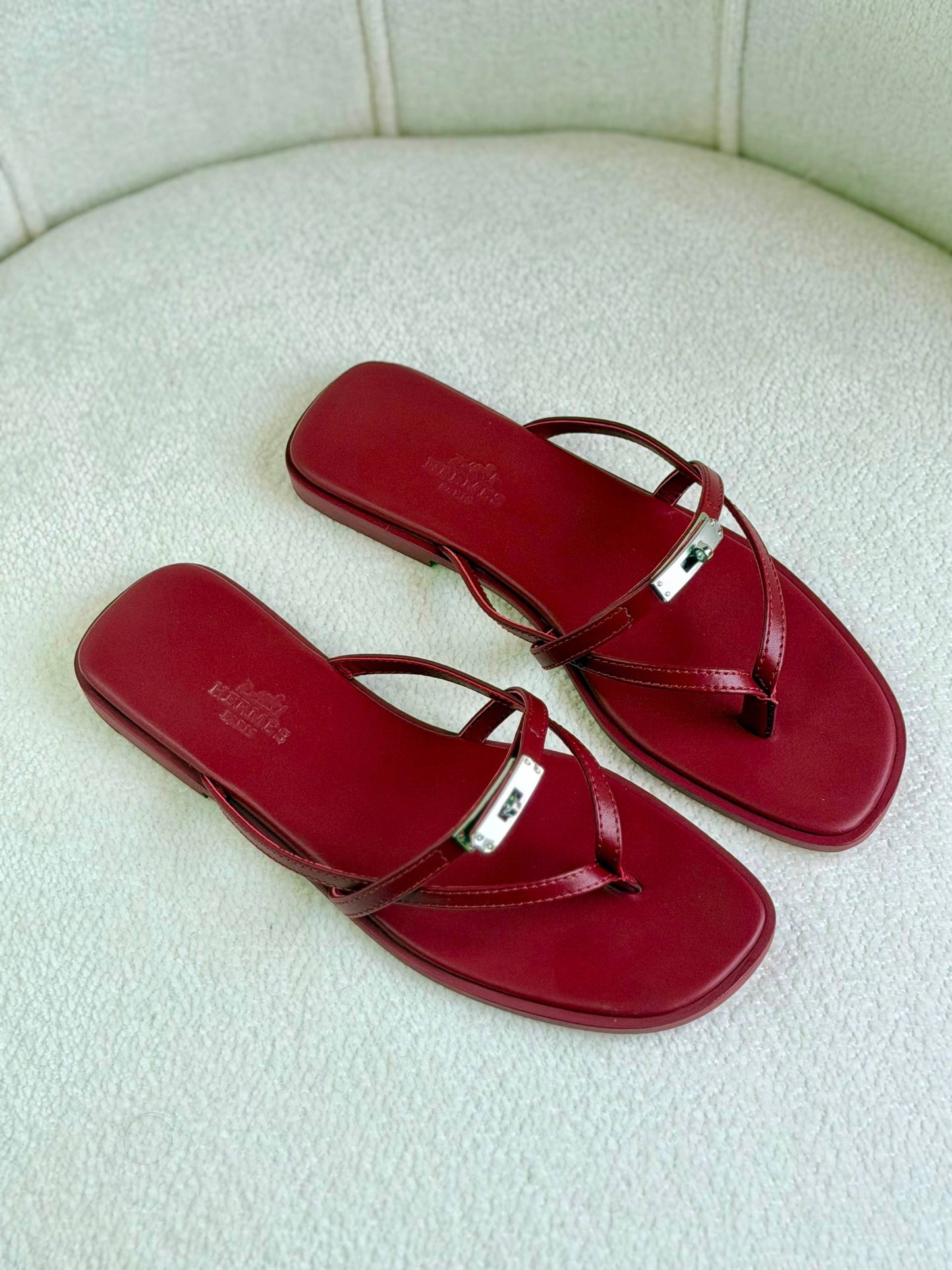 Hermes
Super *AAA* *+* Quality 💯 
With original packing🎁🎁
SIZE:36and41
Available now
450 dhs✅

Zain308
♥️♥️♥️