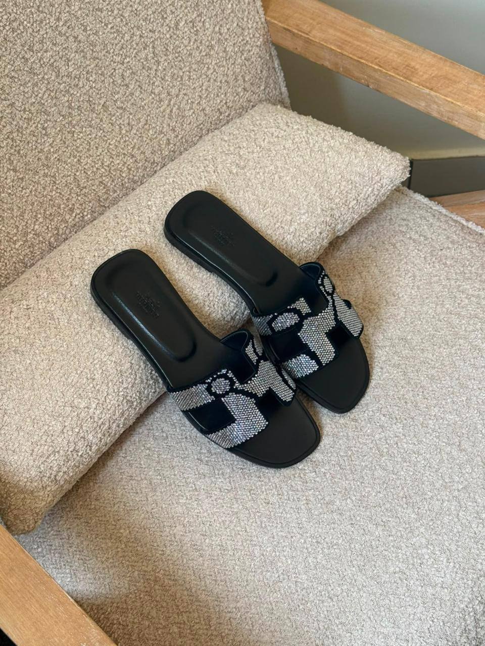 Hermes 🖤
✨ 𝐀𝐯𝐚𝐢𝐥𝐚𝐛𝐥𝐞 𝐍𝐨𝐰
✨ 𝐒𝐢𝐳𝐞𝐬: 𝟑𝟔 — 𝟒𝟏
450 dhs💓

Zain298
♥️♥️♥️