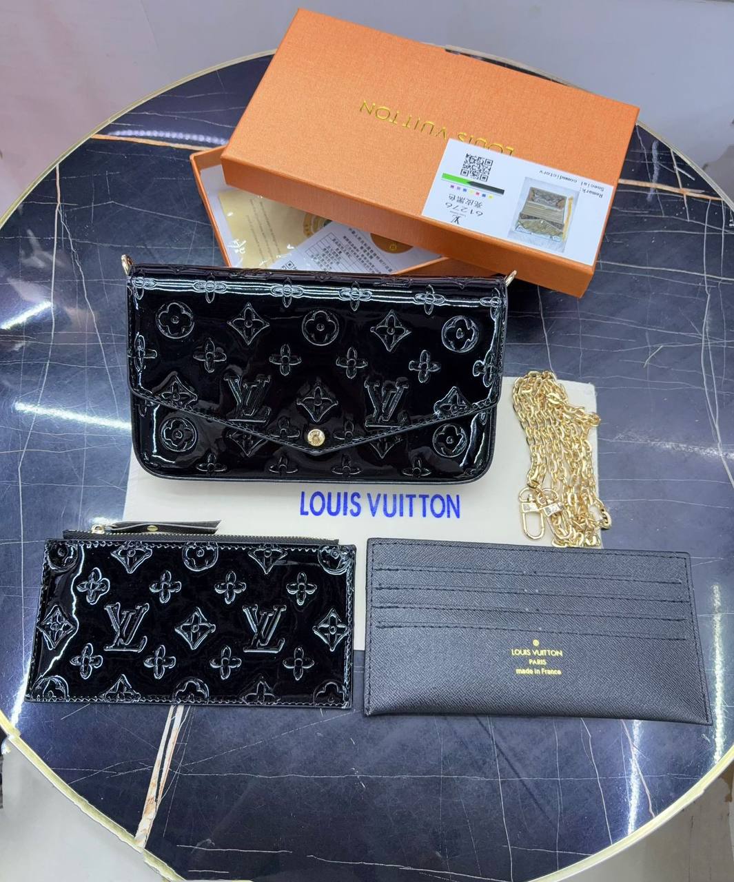 LV
60 dhs🪙🌨️ 

with box
🎁🎁🎁

Zain38
♥️♥️♥️