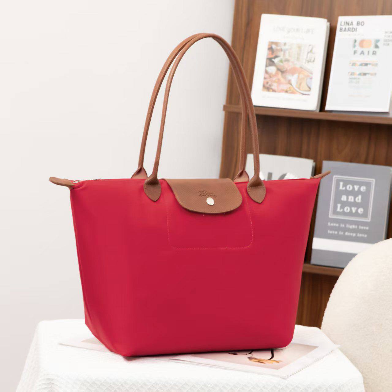 LONGCHAMP BAG 
BIG SIZE 
50 dhs✅
SIZE - *46×18×30 cm

Zain40
♥️♥️♥️