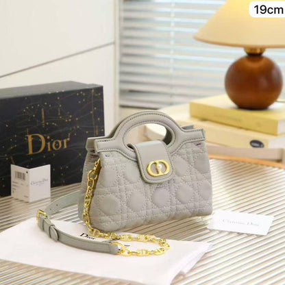 🌹 YSL / Dior 
1⃣️ First quality +🎁
Size: 23 ~ 19 cm


90 dhs🇦🇪🇦🇪

 with box

Zain115
♥️♥️♥️