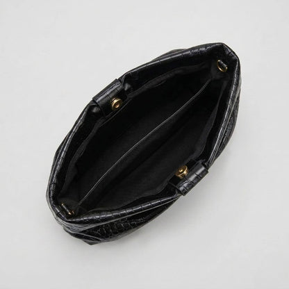 DiOR ʙᴏᴡ ʙᴀɢ
ʟᴀᴍʙsᴋɪɴ ʟᴇᴀᴛʜᴇʀ ᴍᴀᴛᴇʀɪᴀʟ
ɢᴏʟᴅ ᴄʜᴀɪɴ ʜᴀʀᴅᴡᴀʀᴇ
sɪᴢᴇ: 25 cm
ᴡɪᴛʜ BOX
🎁🎁🎁

100 dhs✅

Zain31
♥️♥️♥️
