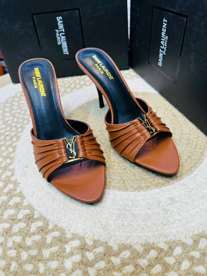 Chanel - YSL
High quality 
size 36-42 
110 dhs🪙🌨️

Zain132
♥️♥️♥️