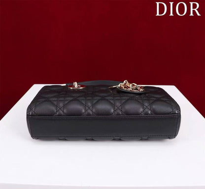 Dior D-joy✅
*Size 22 cm*
For Price 👇 WhatsApp✅
0568585901 
0507557372
0552275751 Owner Zain 👌

Zain274
♥️♥️♥️