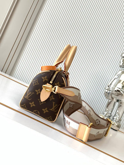 LV Speedy 
Size 20 cm

For Price 👇 WhatsApp✅
0568585901 
0507557372
0552275751 Owner Zain 👌

Zain274
♥️♥️♥️