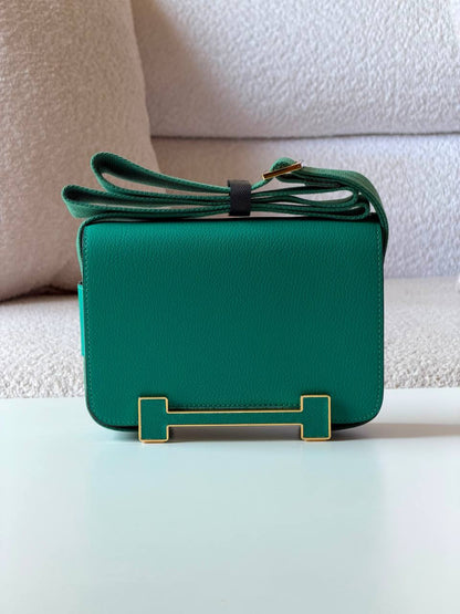 Hermes Getta 

20cm💕

master quality

😍with box❤️

360 DHS🇦🇪🇦🇪

Zain52
♥️♥️♥️