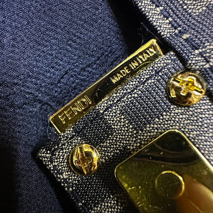 FENDI 
MASTER QUALITY
 WITH BOX 
240 dhs✅

Zain295
♥️♥️♥️