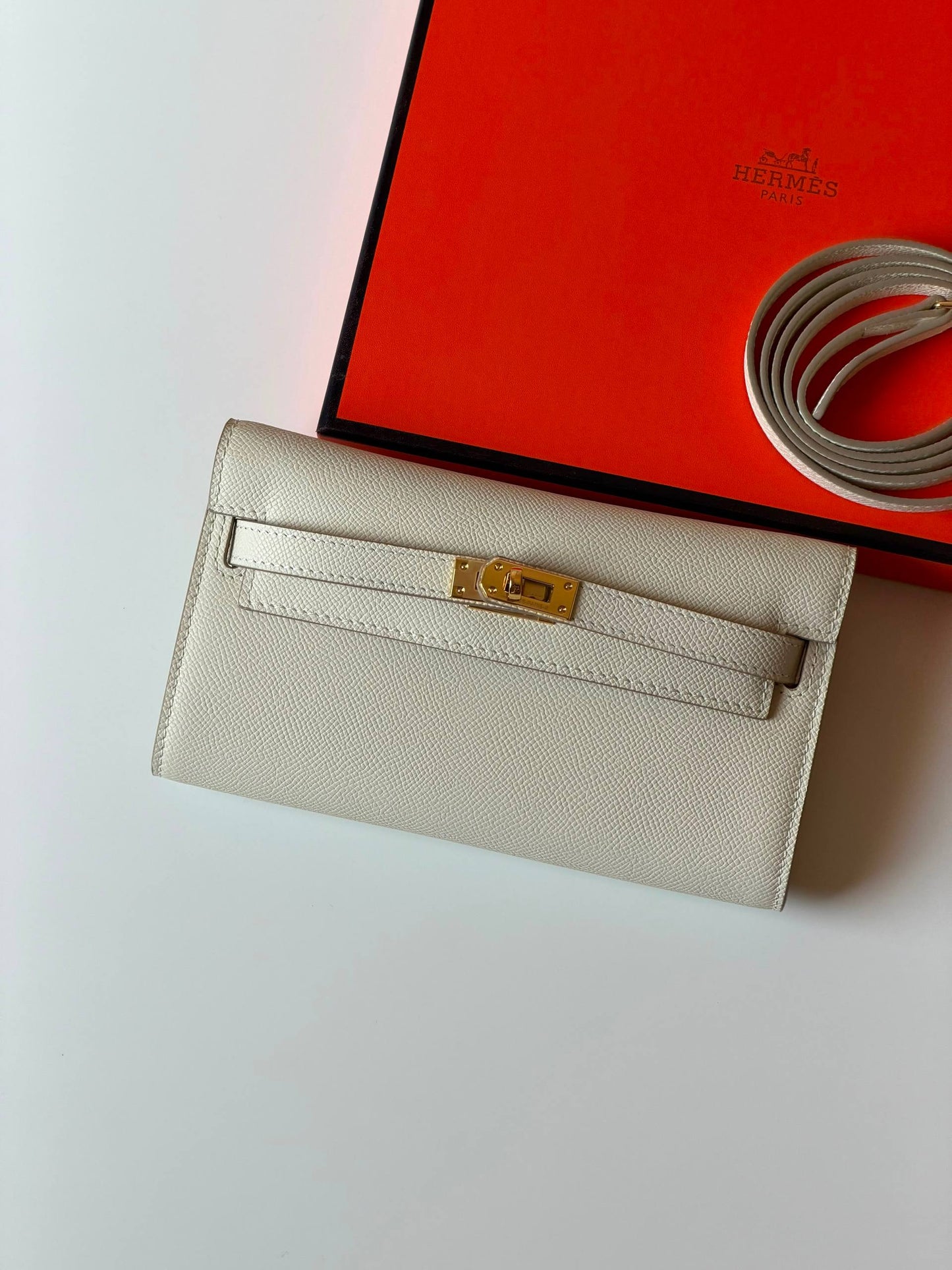 Hermes 20cm💥Master quality ✅with box 📦 
340 dhs✅

Zain52
♥️♥️♥️