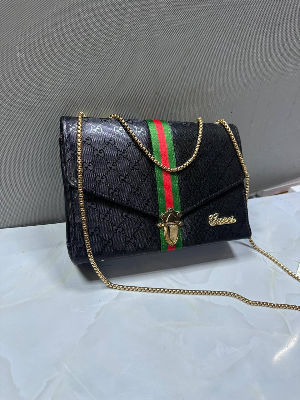 Gucci
Size: 26×18×9cm
70 dhs🪙🌨️

Zain50
♥️♥️♥️