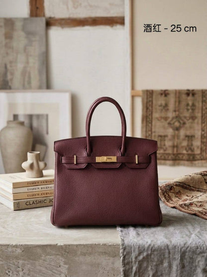 HERMES ʙɪʀᴋɪɴs
ᴛᴏɢᴏ ʟᴇᴀᴛʜᴇʀ ᴍᴀᴛᴇʀɪᴀʟ
ɢᴏʟᴅ ʜᴀʀᴅᴡᴀʀᴇ
ᴡɪᴛʜ ʟᴏɴɢ ʙᴇʟᴛ sᴛʀᴀᴘ
sɪᴢᴇ : 25 cm

110 dhs✅

Zain31
♥️♥️♥️
