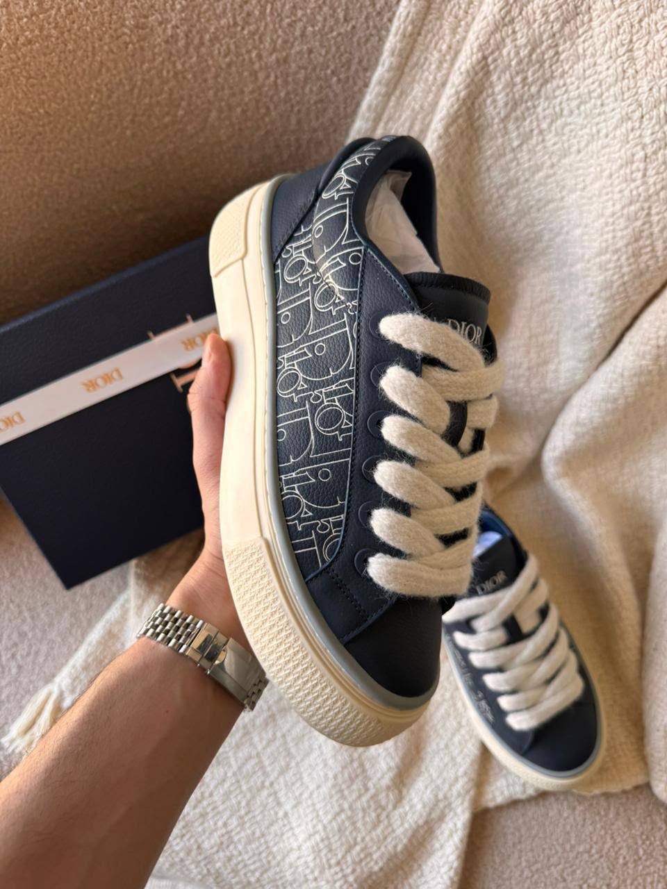 Christian Dior B33
*AAA quality*
*size:40 to 46* 
550 dhs💛

Zain185
♥️♥️♥️