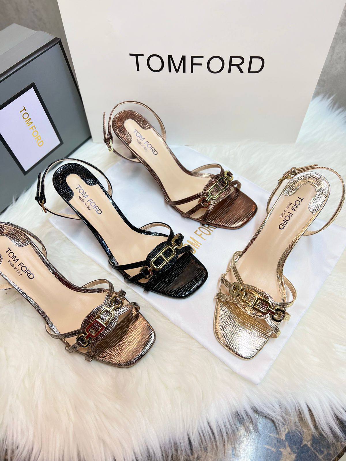 TOMFORD 
150 dhs❣️
SIZE 36-41 

Zain88
♥️♥️♥️