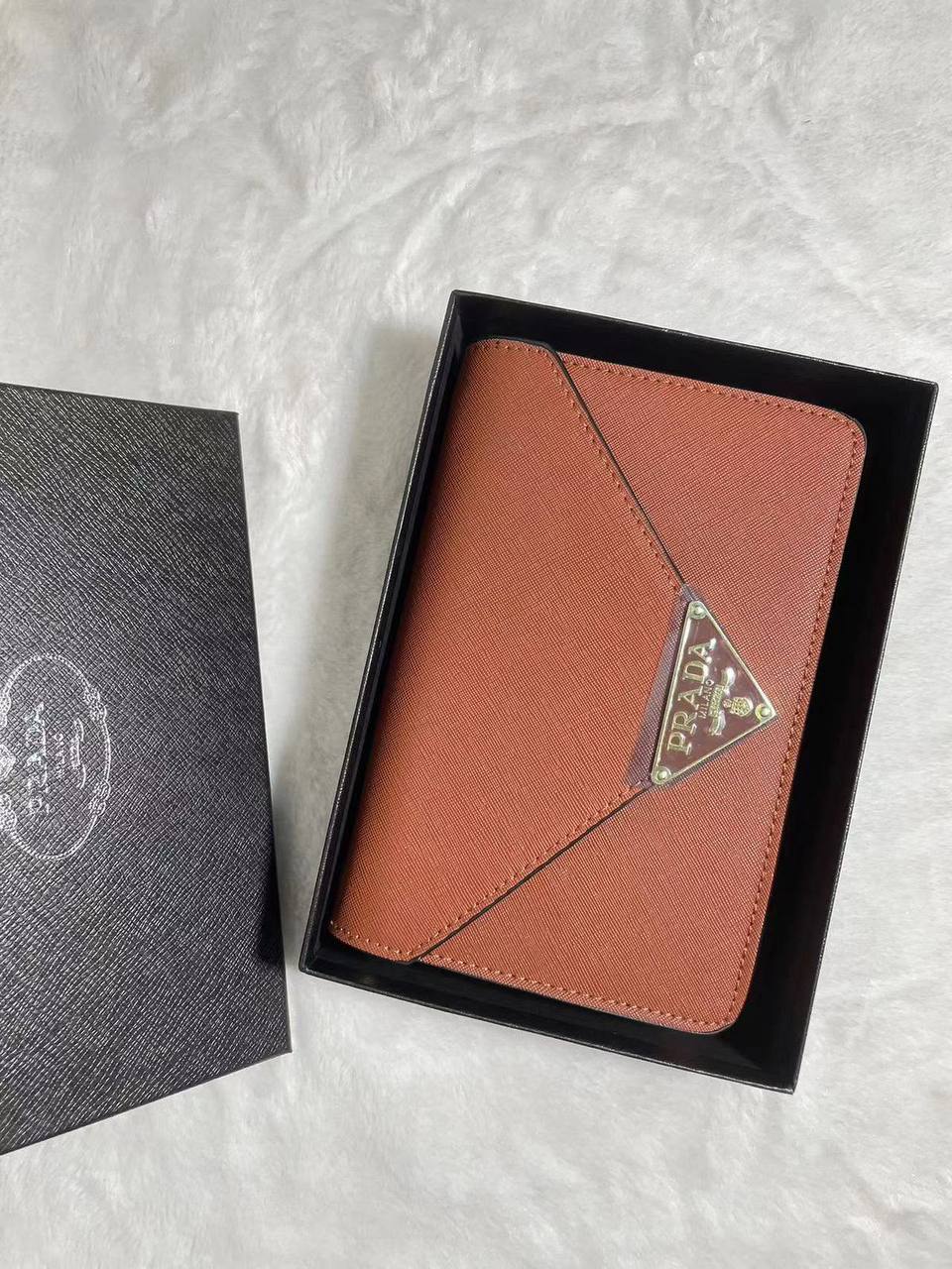 Prada 🔥
Size:21cm
80 dhs✅
With box 📦

Zain07
♥️♥️♥️