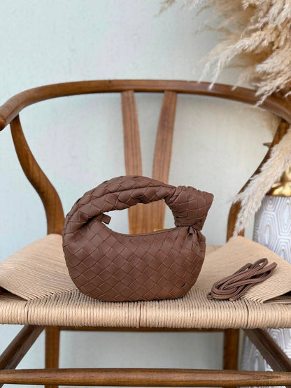 BOTTEGA VENETA
20cm
300 dhs🇦🇪🇦🇪
Top quality
With box🎁

Zain167
♥️♥️♥️
