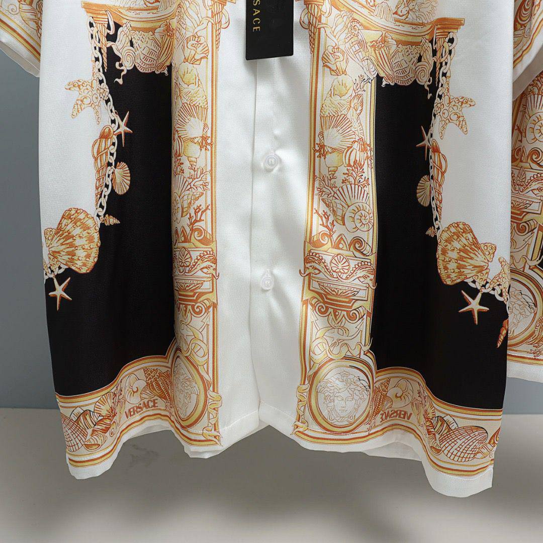 NEW VERSACE
*♕ 𝐒𝐔𝐏𝐄𝐑 𝐌𝐀𝐒𝐓𝐄𝐑 ♕*
SIZE: S,M,L,XL,XXL
450 dhs✅

Zain227
♥️♥️♥️