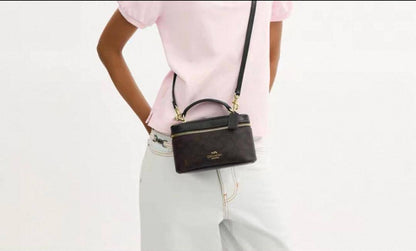Coach
100 dhs🇦🇪🇦🇪
with box
size 18cm

Zain26
♥️♥️♥️