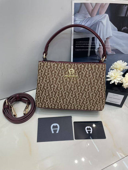 Aigner 
Size:21cm
without box 
95 dhs🪙🌨️

Zain148
♥️♥️♥️