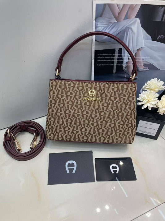 Aigner 
Size:21cm
without box 
95 dhs🪙🌨️

Zain148
♥️♥️♥️