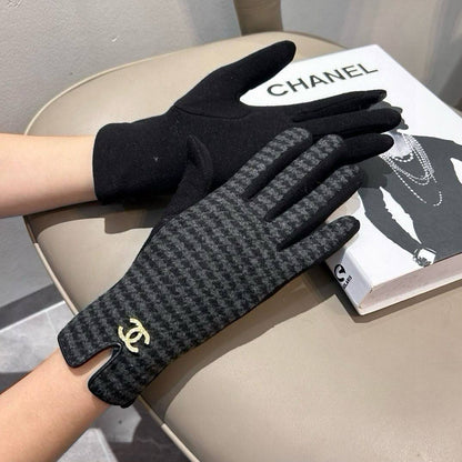 CHANEL GlOVES

VVIP QUALITY

WITH ORRIGINAL BOX

320 dhs🇦🇪🇦🇪🇦🇪

Zain281
🇦🇪🇦🇪🇦🇪