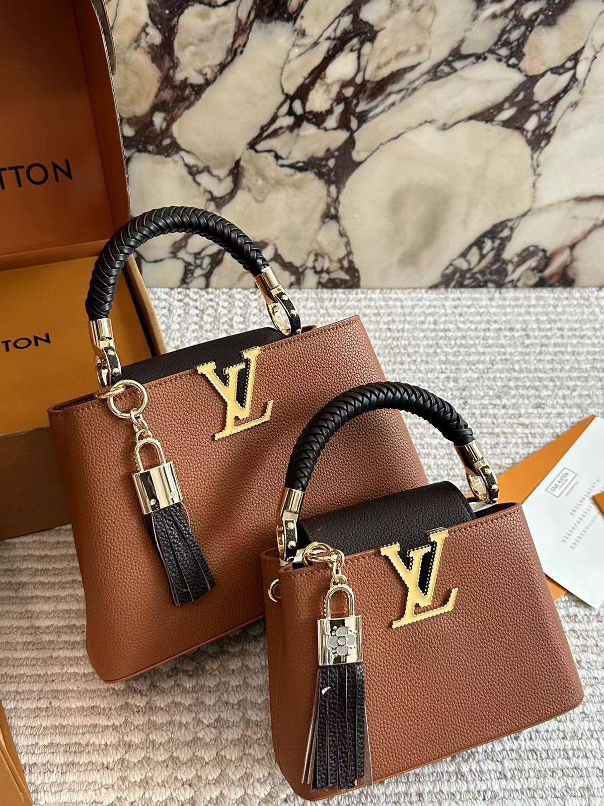 LV
22cm 140 dhs✅  
27CM 150 dhs✅  
Withbox

Zain143
🌺🌺🌺