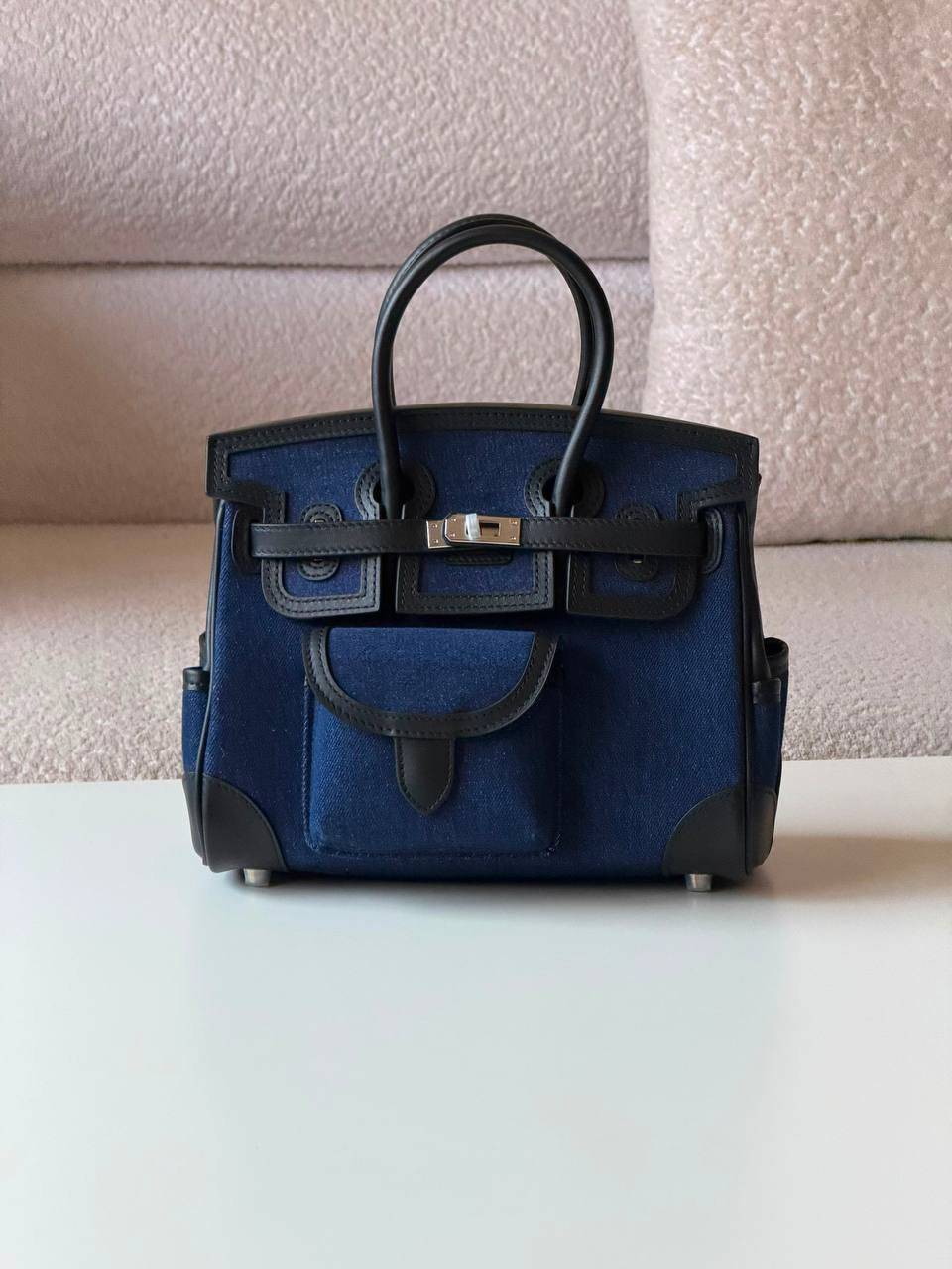 Hermes
Birkin 25cm💕master quality😍with box❤️
610 dhs✅

Zain52
♥️♥️♥️