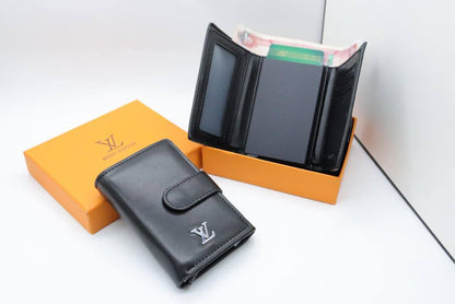 Wallet 
good quality
60 dhs🪙

With Box
🎁🎁🎁

Zain33
♥️♥️♥️