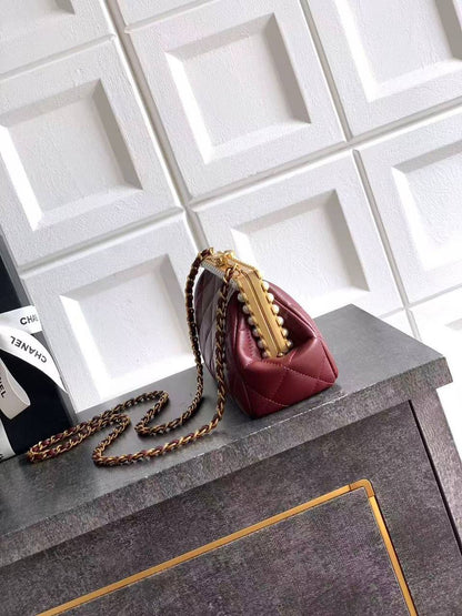 Chanel
*Pearly Lambskin, Imitation Pearls✅*
*Size 20 cm*
For Price 👇 WhatsApp✅
0568585901 
0507557372
0552275751 Owner Zain 👌

Zain274
♥️♥️♥️