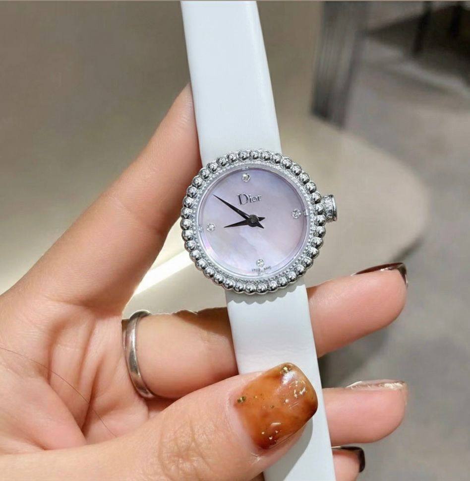 Dior
 Watch For Ladies 
Good Quality 
250 dhs❤️

Zain59
♥️♥️♥️
