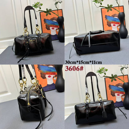 PRADA 
GOOD QUALITY 
100 dhs💛

Zain295