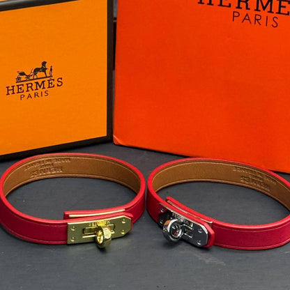 Hermes ❤️‍🔥*
Bracelet ✨
With black boxes 
20 dhs❤️
With normal boxes 🗃️ 
And paper bag🛍️
30 dhs❤️

Zain216
♥️♥️♥️